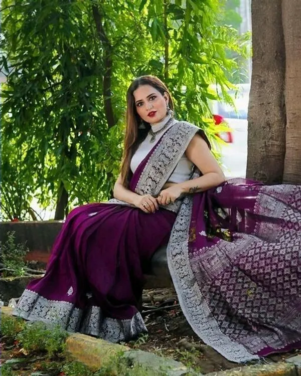 Magenta_Woven_Banarasi_Jacquard_Saree_(Magenta)
